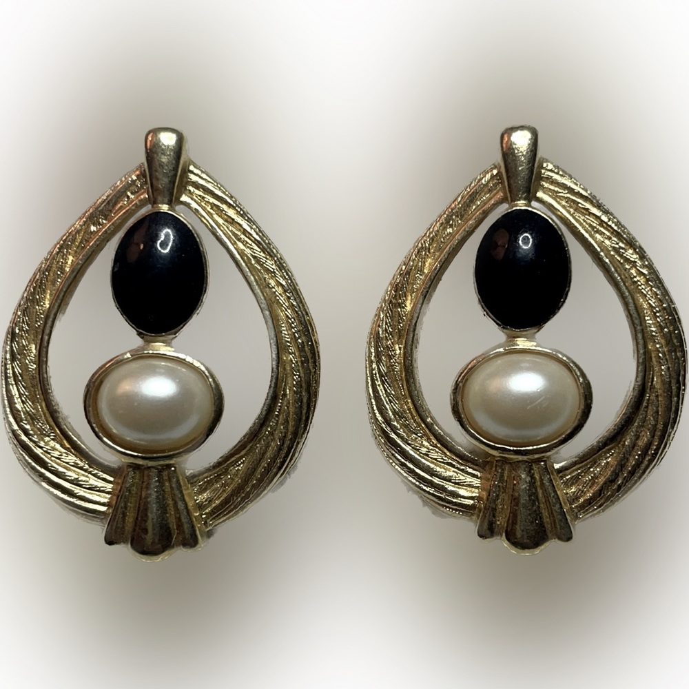 Vintage AVON Black Enamel White Oval Pearl Gold Tone Pierced Earrings